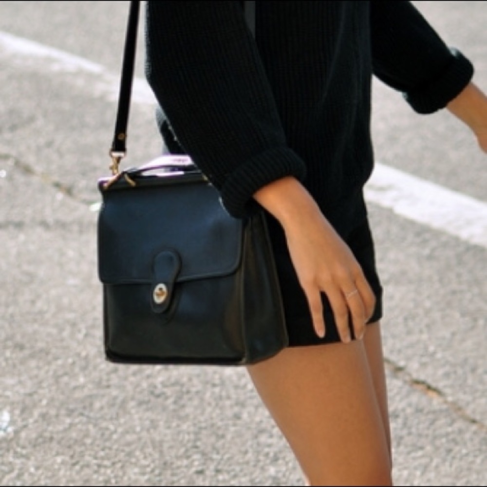 Coach: Vintage leather messenger/cross body bag